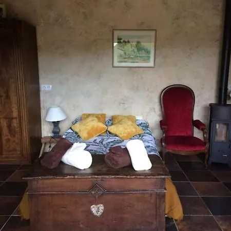 A Avec Jardin Et Piscine Partagee, 32 M².