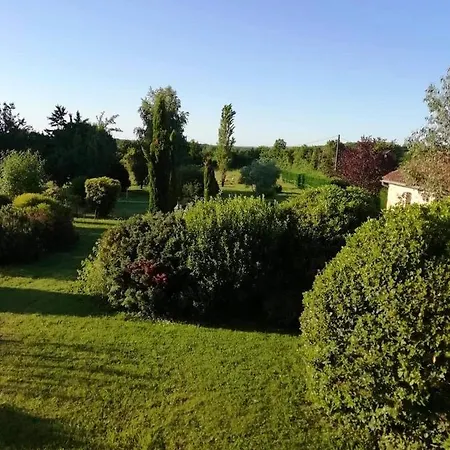 Avec Piscine Partagee Jardin Amenage Et Wifi A Bio (Lot)