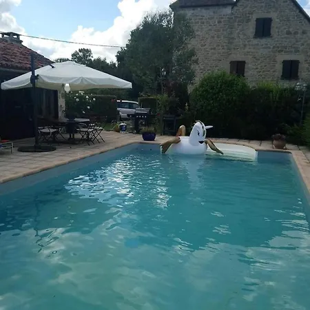à Avec Jardin Et Piscine Partagée, 32 M². *