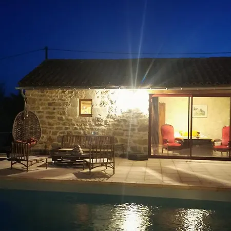Avec Piscine Partagee Jardin Amenage Et Wifi A Appartement Bio (Lot)