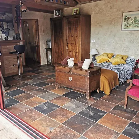 Avec Piscine Partagee Jardin Amenage Et Wifi A *
