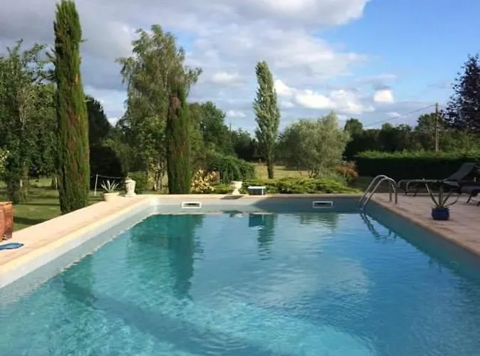 A Avec Jardin Et Piscine Partagee, 32 M². * Bio (Lot)